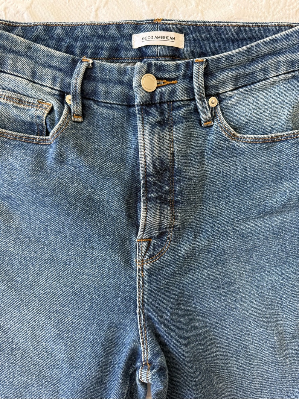 Good American Good Curve Straight Jeans - 6/28 - Picture 4 of 8
